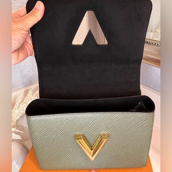 🎀 LOUIS VUITTON Epi Monogram Kabuki Twist Shoulder Bag MM Green - Picture 15 of 17